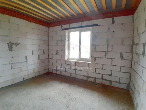 Дом 100м², участок 8 сот.